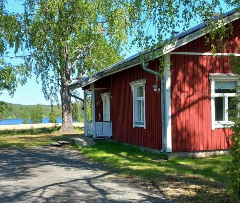 Omslagsbild för objektet Metsää, peltoa ja vapaa-ajan asunto Poltinkoskella