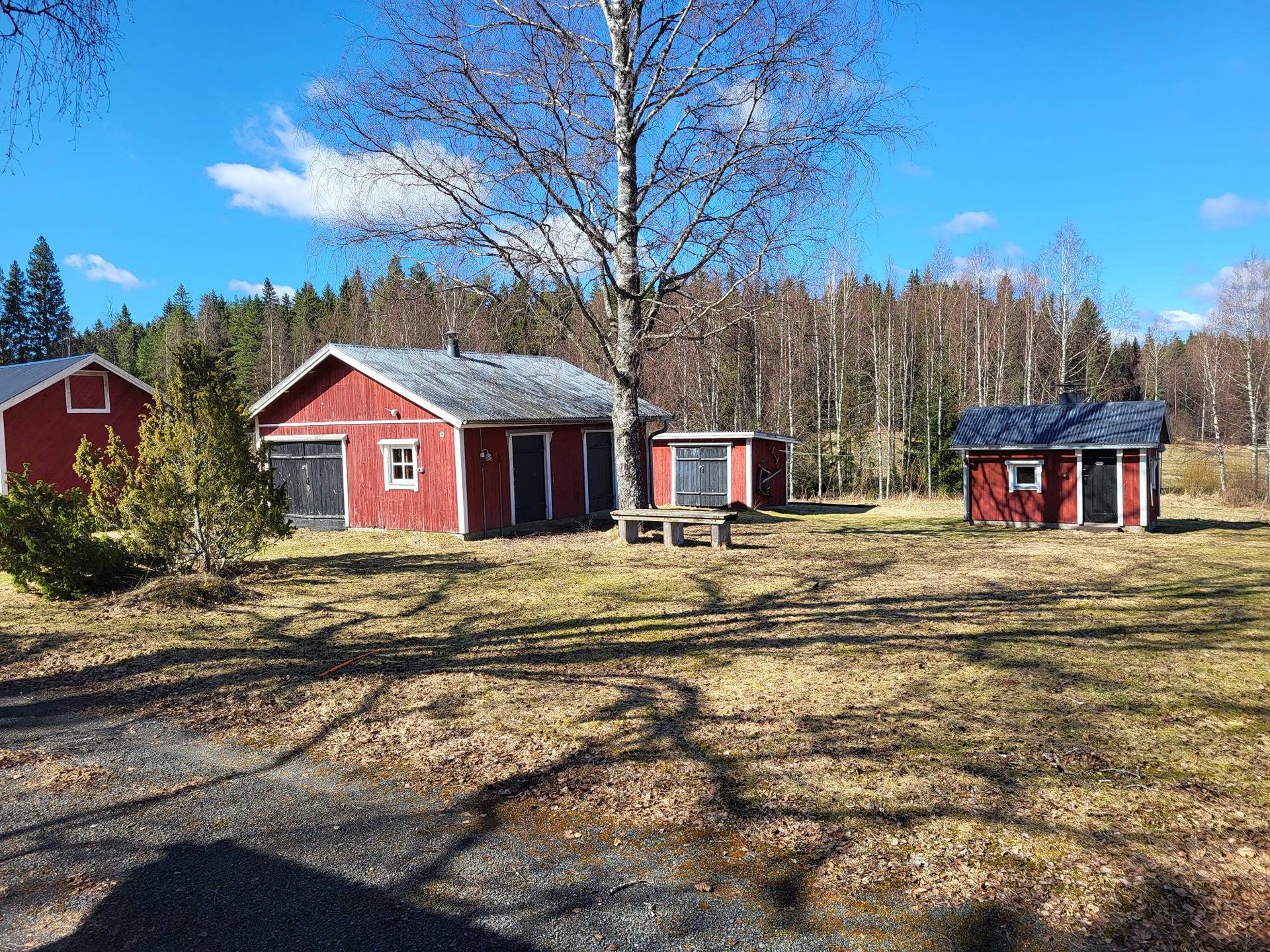 Metsää, peltoa ja vapaa-ajan asunto Poltinkoskella 17