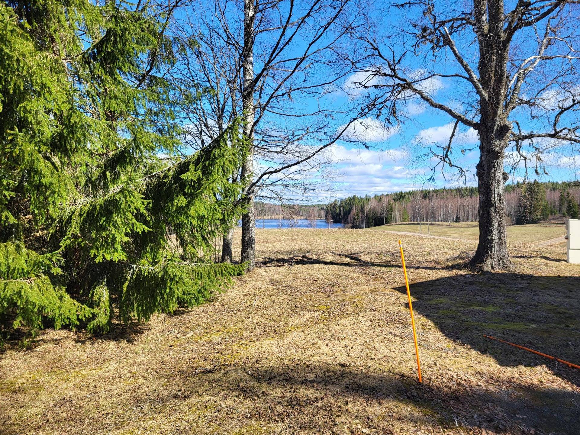 Metsää, peltoa ja vapaa-ajan asunto Poltinkoskella 18