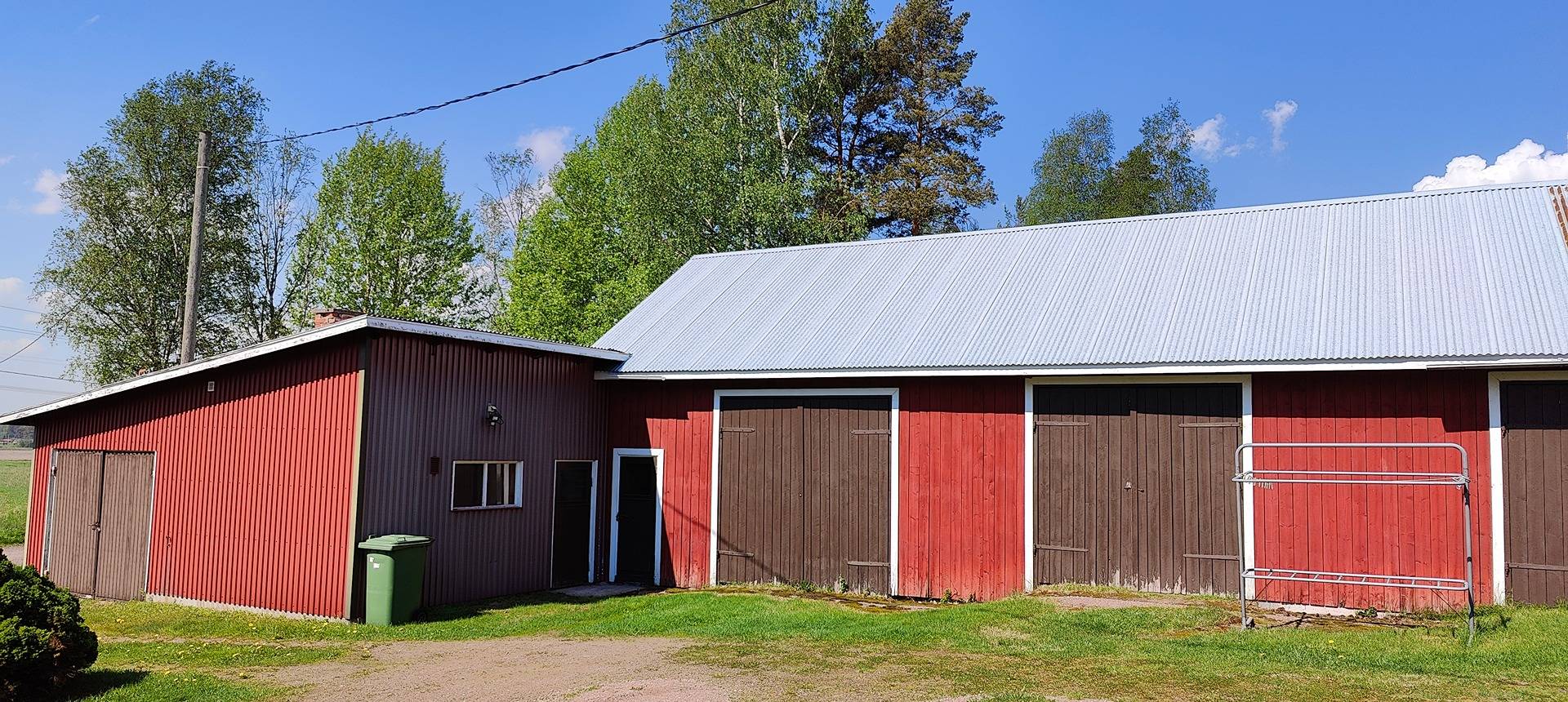 Metsäinen tontti rakennuksilla Nakkilassa 3