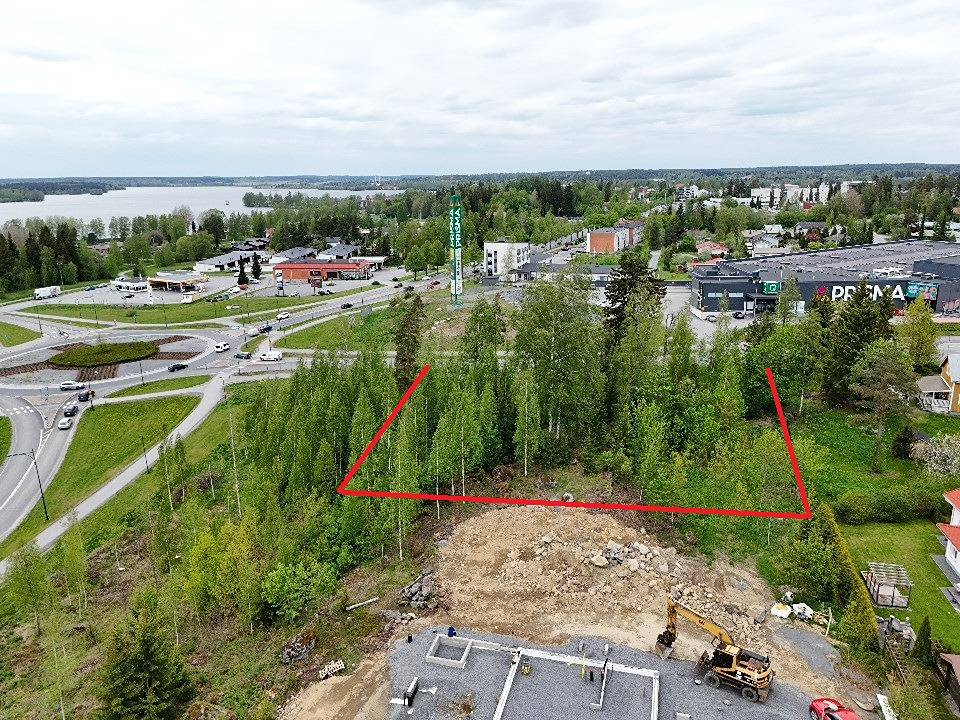 Huipputontti keskeisellä paikalla Vammalassa 1