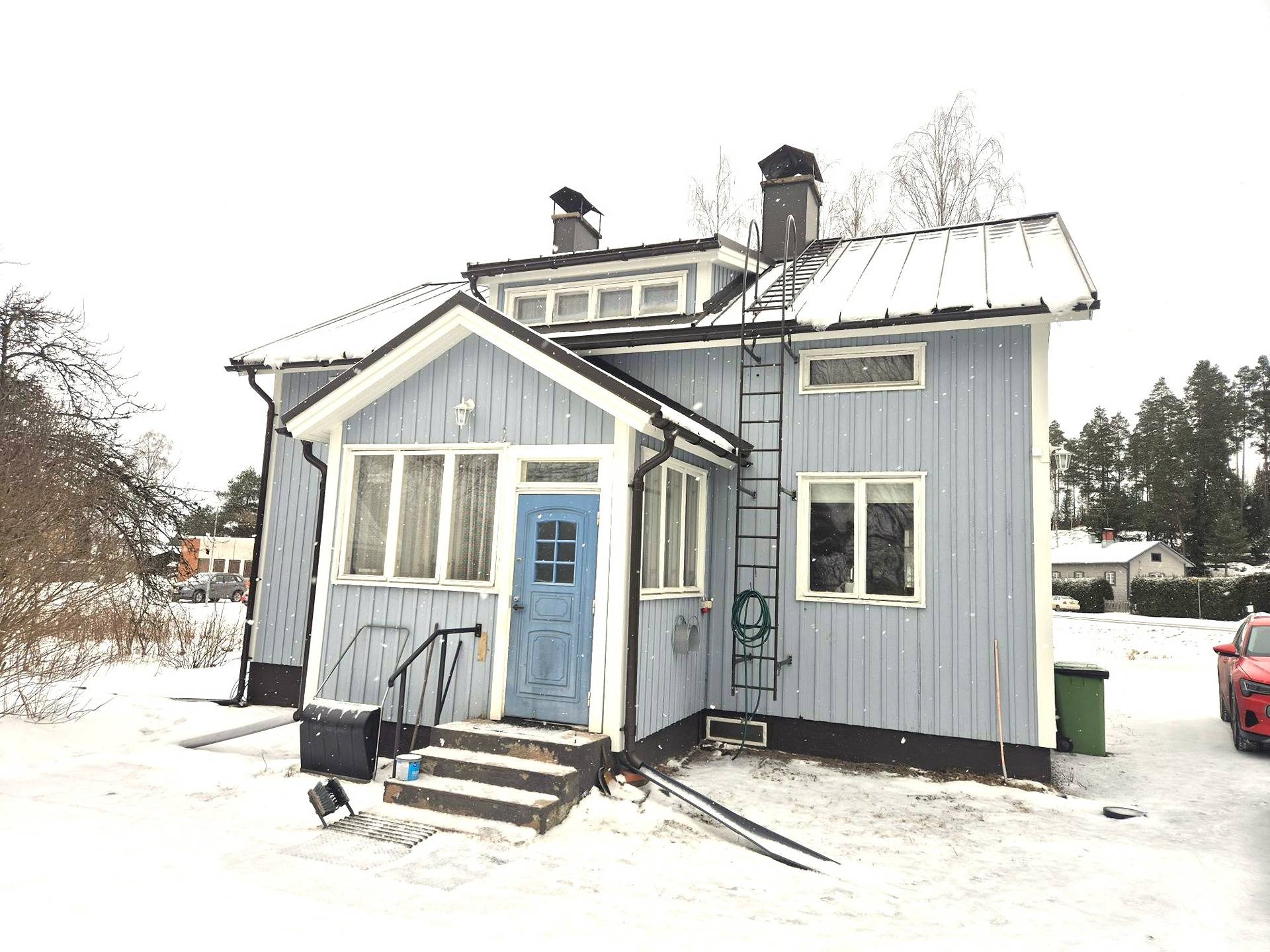 Rintamamiestalo hienolla sijainnilla, Kulma 3:12 1