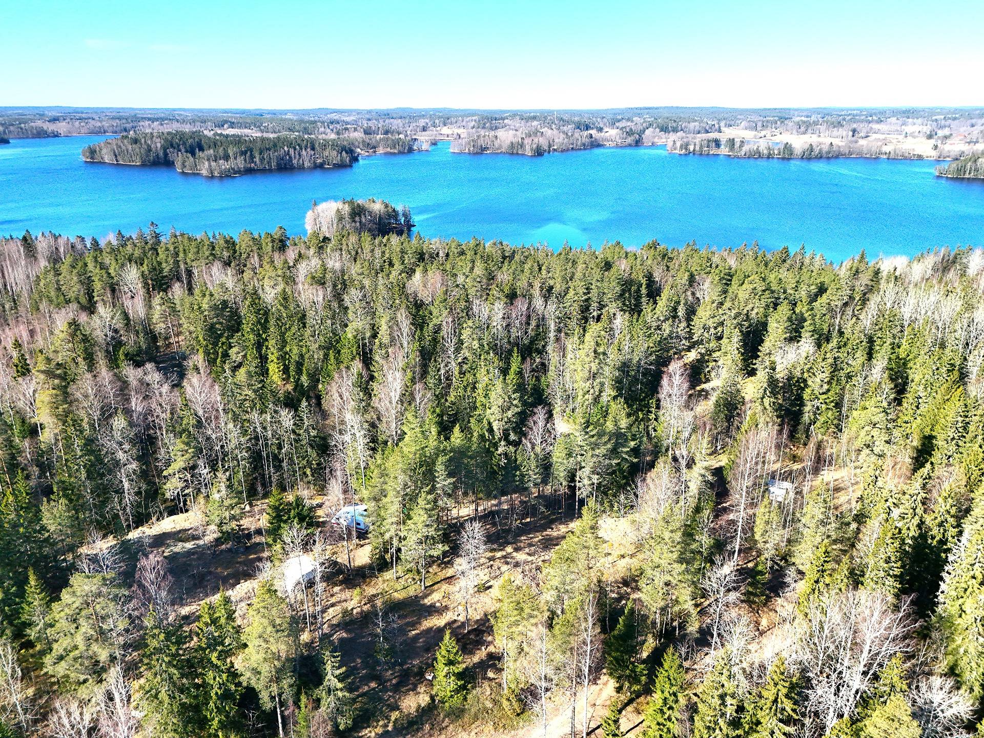Metsämaa 3:205, rantakiinteistö 1